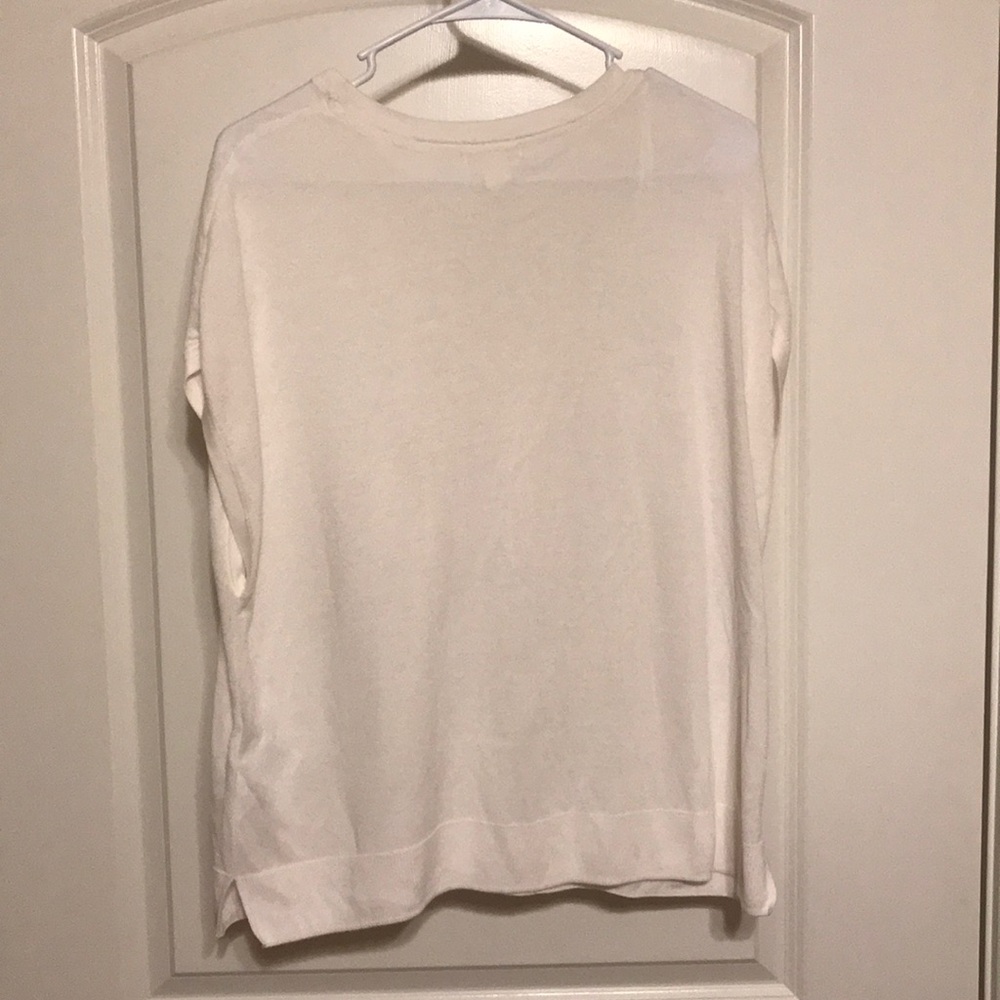 Basic white blouse - Picture 2 of 5